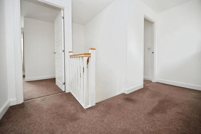 4 bed Detached to rent Image 10