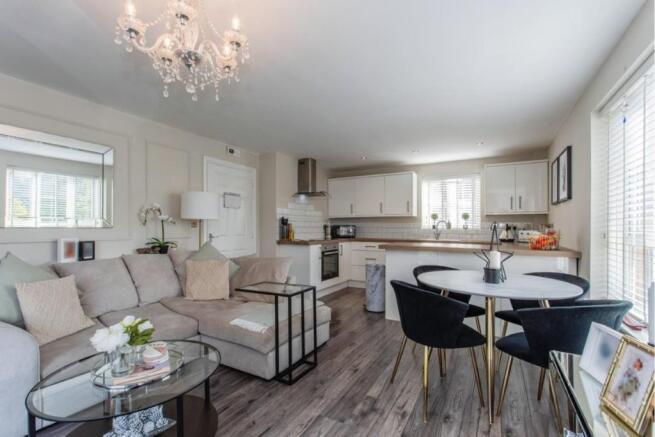 Lounge/Dining Room