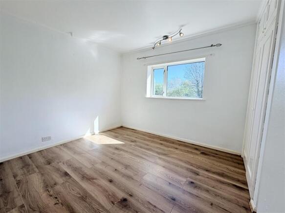 3 bed Semi-Detached for sale Image 6