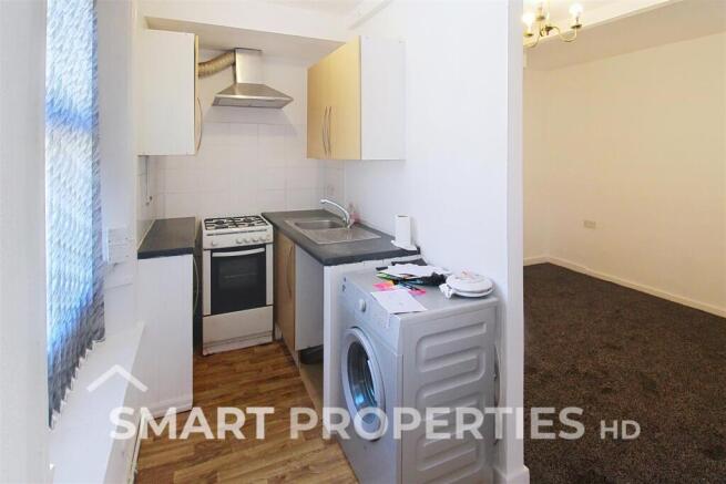 2 bed Terraced to rent Image 4