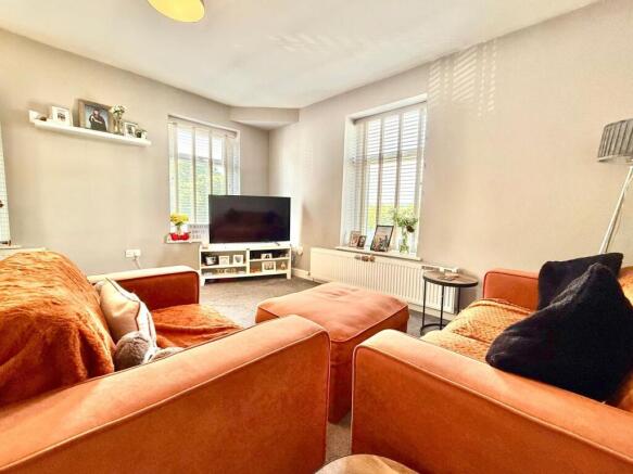 2 bed Flat to rent Image 4