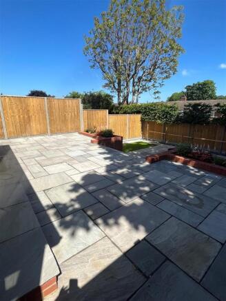 23CoombeGardensGardenSunny.jpg