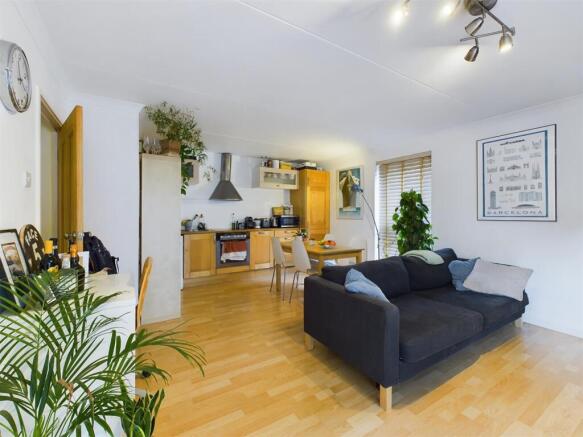 CAM02319G0-PR0042-ST