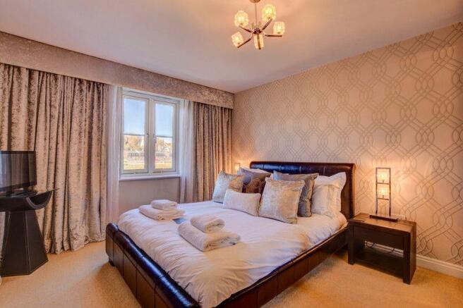 3 bed Apartment for sale Image 11
