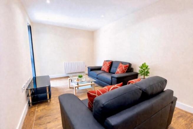 3 bed Apartment to rent Image 4