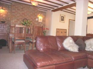 Lounge & Dining Area