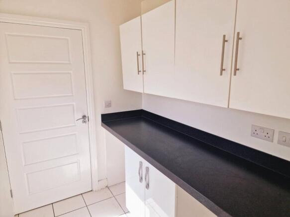 5 bed Detached to rent Image 6