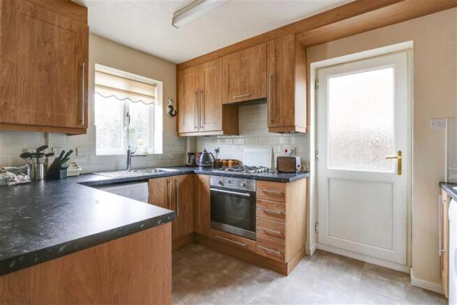 RE-FITTED KITCHEN/DI