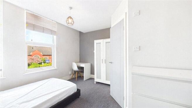 12 bed Apartment to rent Image 11