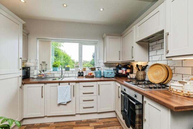3 bed Semi-Detached for sale Image 7
