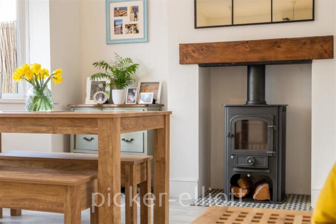 Living Kitchen/Dining Room