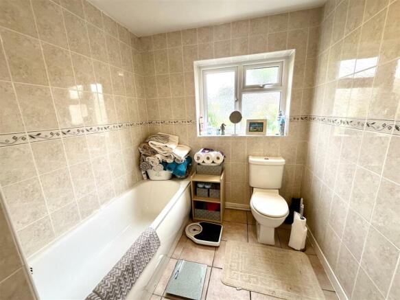 FAMILY BATHROOM