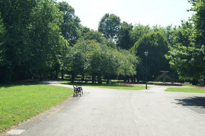 2 bed Apartment to rent Image 9