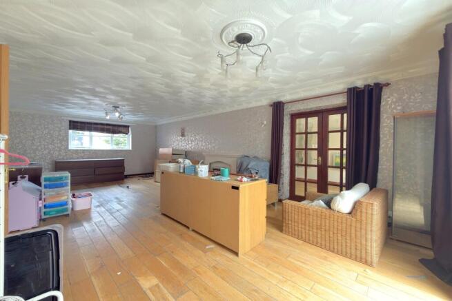 4 bed House for sale Image 4