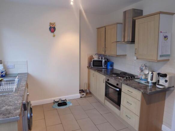 FITTED KITCHEN 
