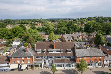 Oakley Place, Hartley Wintney, RG27