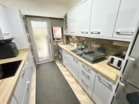 KITCHEN MAIN.jpg