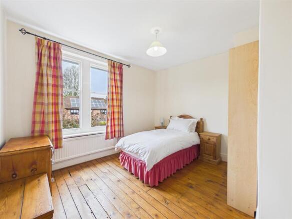 4 bed Detached for sale Image 7