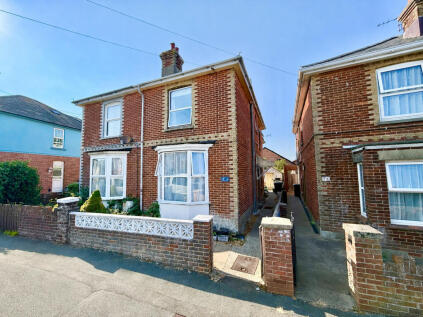 St. Johns Crescent, Sandown, PO36