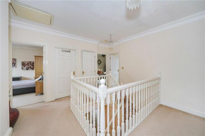 6 bed Detached for sale Image 11