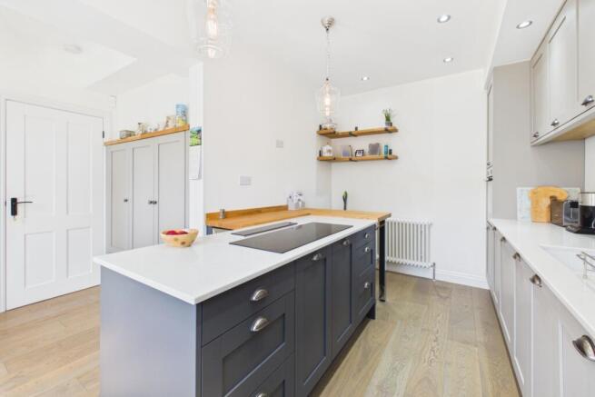 4 bed Semi-Detached for sale Image 4