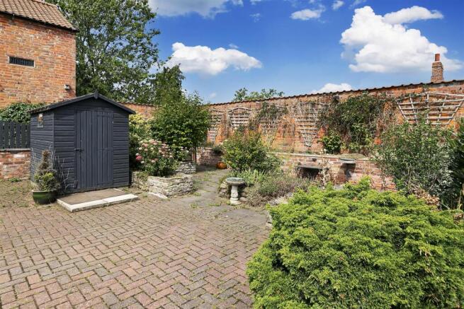 4 bed Detached Bungalow for sale Image 10