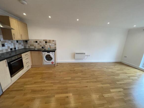Kitchen / Lounge