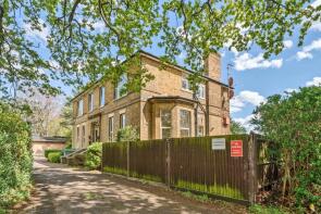 3, Grove Park Farm House, Market Drive, Chiswick, London W4 2RX