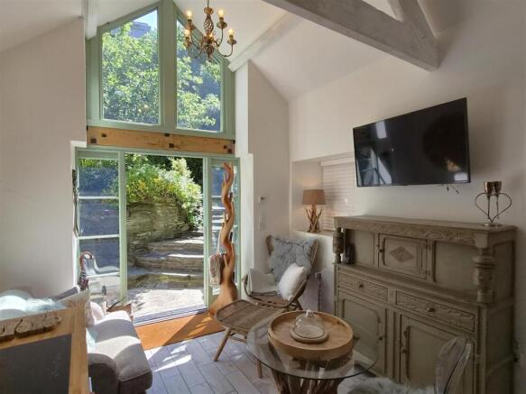 Living area 4.jpg