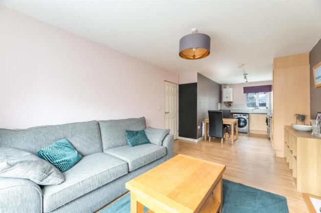 2 bed Flat for sale Image 7