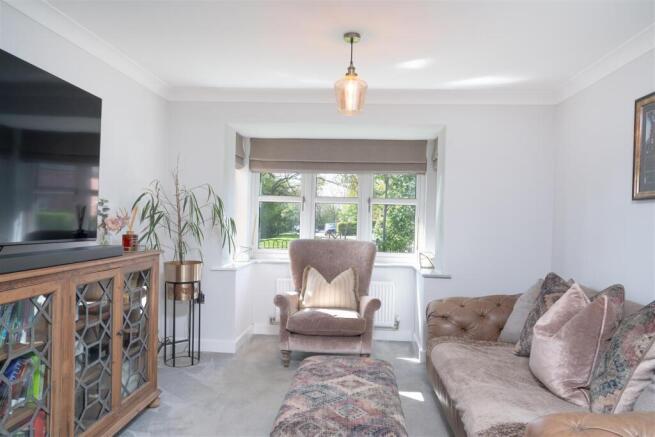 5 bed Detached for sale Image 10