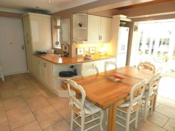 Kitchen Photo 1