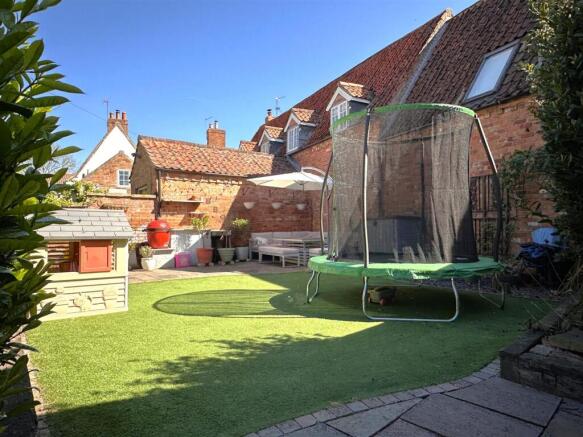 Lovely Private Garden 618