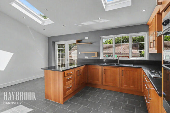 3 bed Semi-Detached for sale Image 10