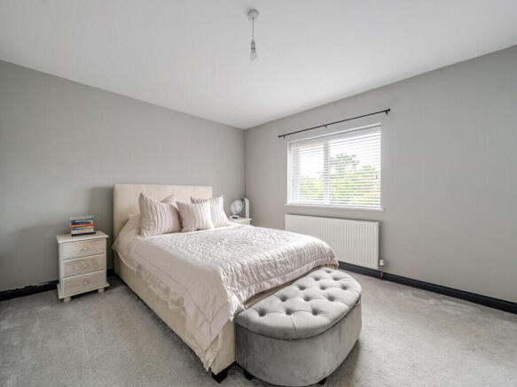4 bed Semi-Detached for sale Image 12