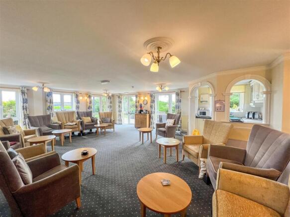 COMMUNAL LOUNGE