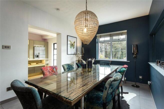 5 bed Detached for sale Image 5