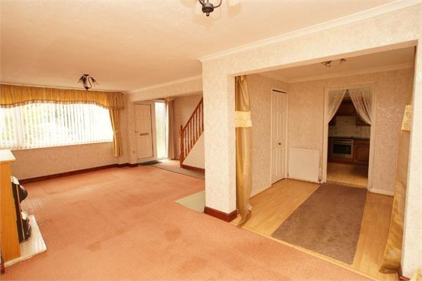 Open plan dining lo