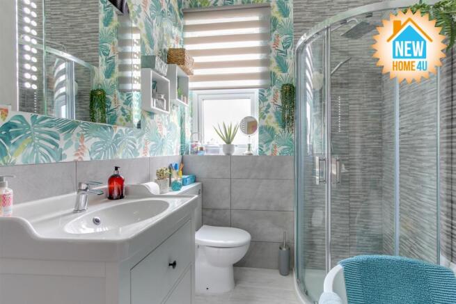 FAMILY BATHROOM: