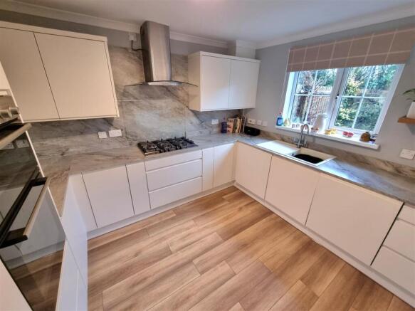 Kitchen 1.jpg