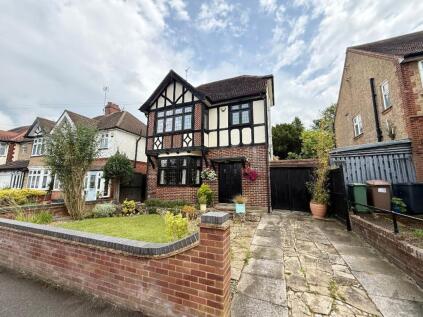 Elmwood Crescent, Luton, LU2