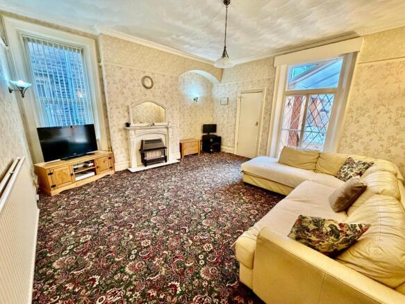 5 bed Semi-Detached for sale Image 4