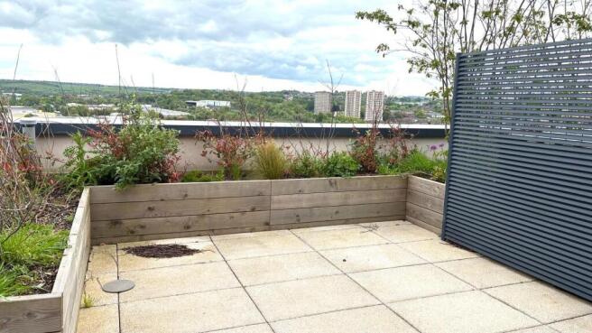 3 bed Penthouse to rent Image 4