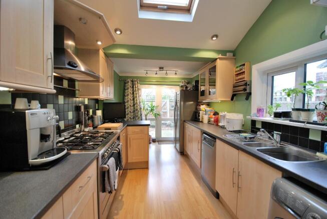 Stylish Kitchen/B'fast Room