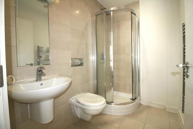 2 bed Apartment to rent Image 6