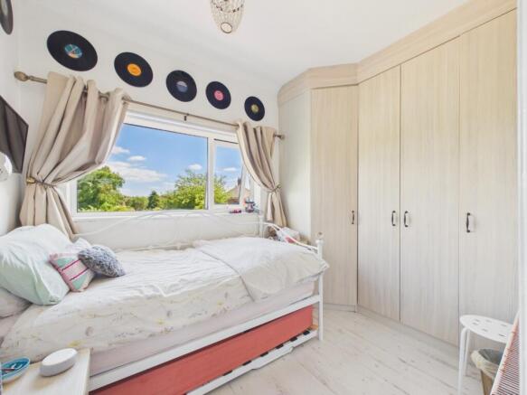 4 bed Semi-Detached for sale Image 12