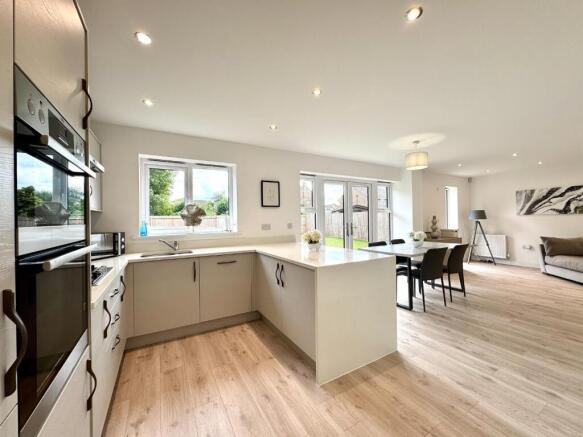 Kitchen/dining/family room