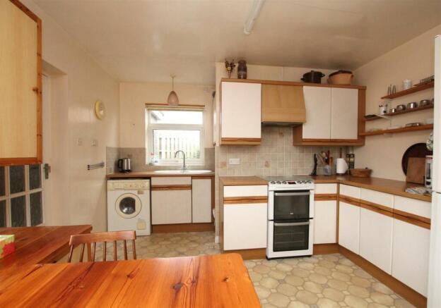 Kitchen - c.JPG
