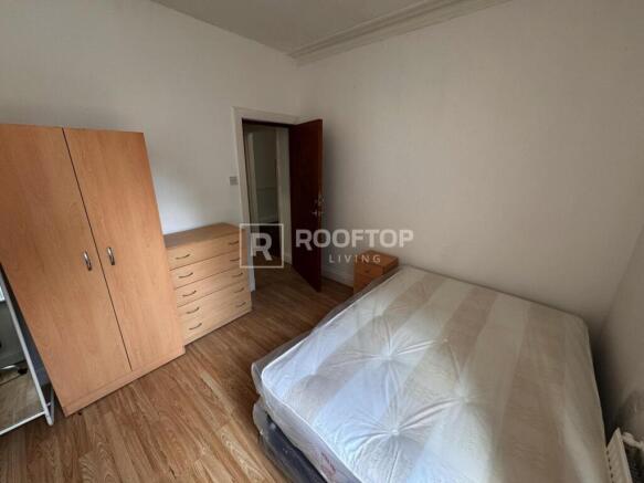 6 bed House to rent Image 10