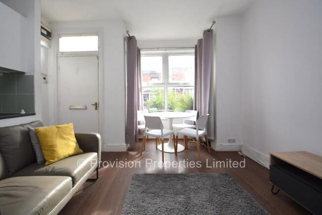 5 bed Terraced to rent Image 4
